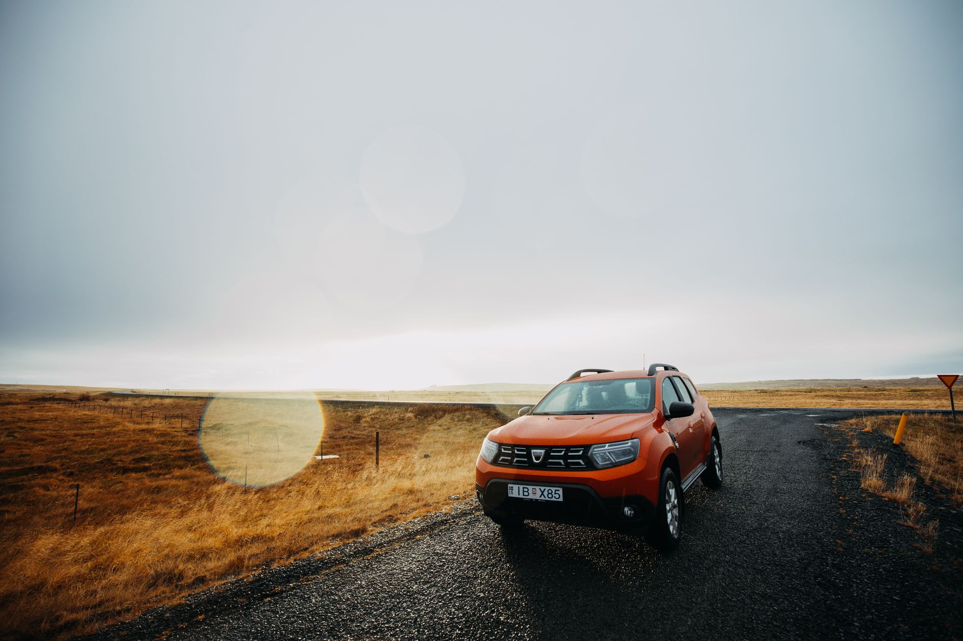 Dacia Spring kontra używane auto miejskie – porównanie kosztów, zasięgu i komfortu w realnym użytkowaniu