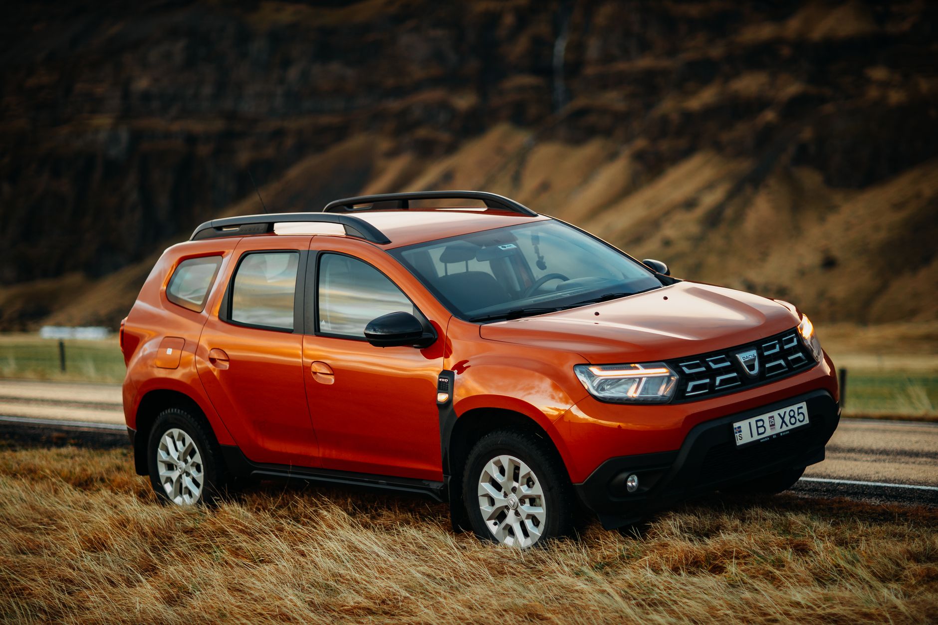 Dacia Spring kontra używane auto miejskie – porównanie kosztów, zasięgu i komfortu w realnym użytkowaniu