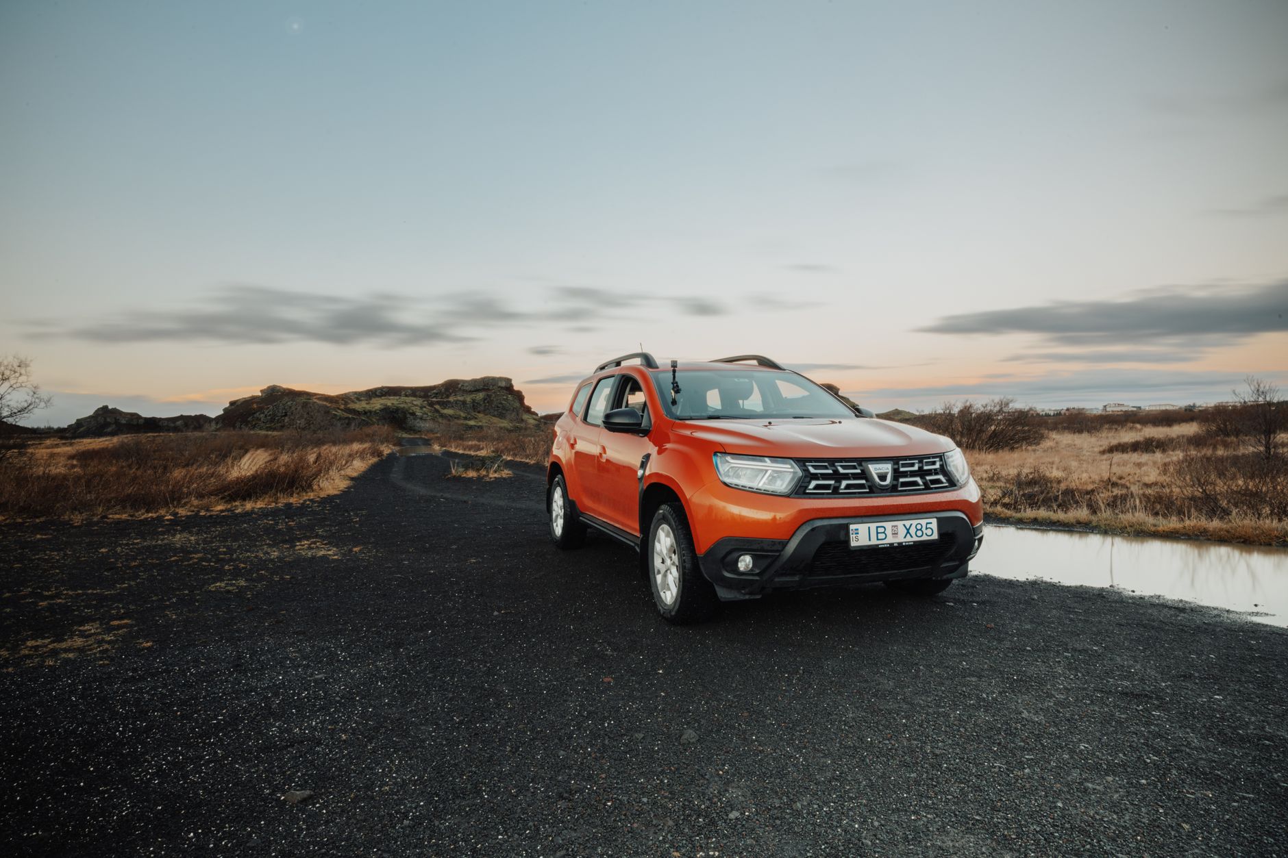 Dacia Spring kontra używane auto miejskie – porównanie kosztów, zasięgu i komfortu w realnym użytkowaniu