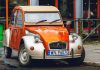 Regeneracja wtryskiwaczy w silnikach HDi – kiedy wystarczy czyszczenie, a kiedy konieczna jest wymiana? Pomarańczowo-kremowy Citroën 2CV zap